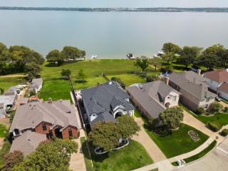 Lakefront Living, Elegant 5BD Home on Lake Ray Hubbard - Rowlett - 6