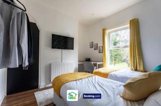 Four Bedrooms By Stay Snug Short Lets & Serviced Accommodation Preston With Wi-Fi, Free Parking & Great Location - Preston - 1
