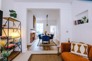 Stylish 3-Bed City Centre Home in Chester by 53 Degrees Property, Ideal for Groups, Private Parking! - Chester - 7