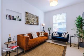 Stylish 3-Bed City Centre Home in Chester by 53 Degrees Property, Ideal for Groups, Private Parking! - Chester - 0