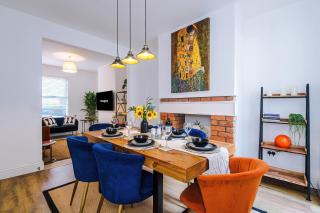 Stylish 3-Bed City Centre Home in Chester by 53 Degrees Property, Ideal for Groups, Private Parking! - Chester - 1