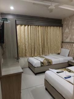 Hotel Time Gold Near Domestics Airport - 9