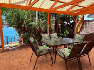 Lakeside Getaway - 4br Jetty, Wi-fi, Waterfront - 2