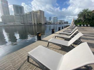 Apmt 1B1B kitchen and king size bed - Hallandale Beach - 6