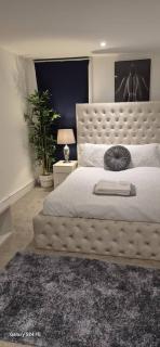 Apartment In Canary Wharf, London - 1