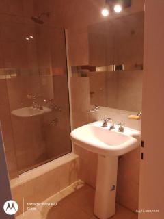 Departamento sobre AVENIDA con BALCON - Santiago del Estero - 3