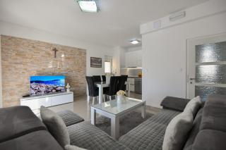 Apartment Dijana with private pool - Donji Proložac - 6