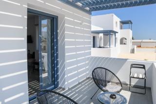 Sunny & Blue Studios - Parasporos - 1