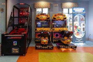 Family Luxury 9BR Villa Poolside Bliss n Pool Table Fun - 7