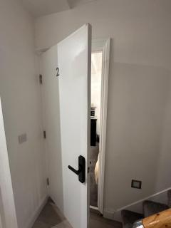 London Borough 5 min walk - Londra - 6
