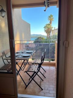 Tout proche de la plage, à 12 min à pied du port, place de parking - Bandol - 9