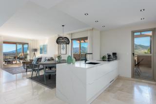 Stunning 3-Bedroom Seaview Penthouse - Estepona - 2