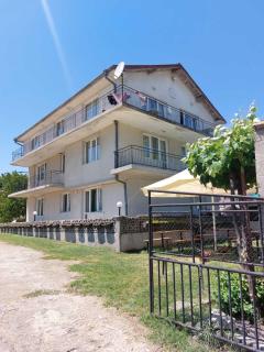 Krimski Guest House and Bungalows - Byala - 0