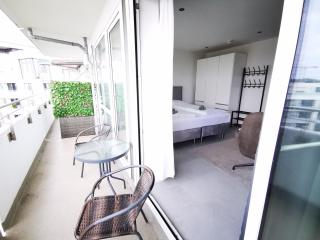 HH 05 by ROCKCHAIR - SUPERHOST Status - Modernes Apartment mit sonnigem Balkon & premium Boxspringbetten in Winterhude - Hamburg Top Geheimtipp - 2