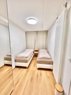 4 mins walk Thalwil Station, Free Parking, Historical - Thalwil - 9