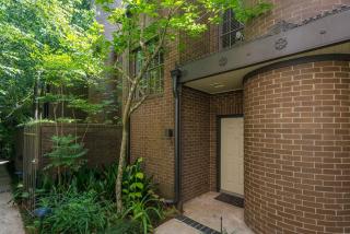 Unique Townhome Next to Memorial Park with Two Car Garage - Houston - 0