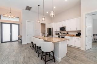 Luxurious 4BR,3BA at Waterfront, Villa Blue Lagoon - Cape Coral - 1