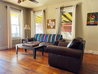 Southern private room in shared home near downtown - 6