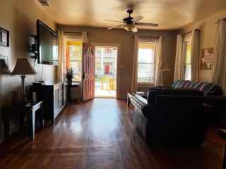Southern private room in shared home near downtown - 4
