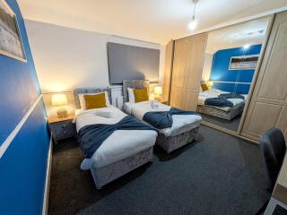 Spacious 3-Bedroom House with Private Parking - Comfortable Stay - Nottingham - 6