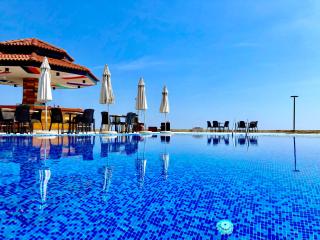Aparthotel - Apartment with a large terrace and direct access to the sea - Obzor - 1