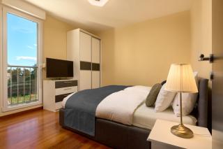 Sea View & Garage - Modern 3BR Split Apartment - 1