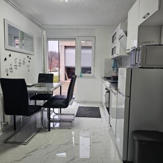 ENA 1 & 2 -BIG FREE parking - Karlovac - 3