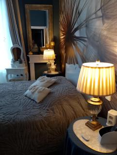 Chambre Bounty, B&B, cuisine privée, lit queen size, terrasse, parking, garage - Olliergues - 4