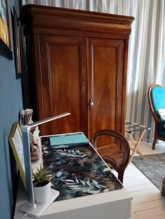 Chambre Bounty, B&B, cuisine privée, lit queen size, terrasse, parking, garage - Olliergues - 2