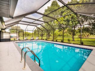Casa Serenity Heated Pool near Beaches and Shopping Sleeps 12 - Cape Coral - 6