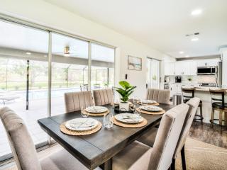 Casa Serenity Heated Pool near Beaches and Shopping Sleeps 12 - Cape Coral - 4