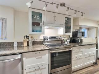 Burke Collection Furnleaf Suite - Seattle - 8