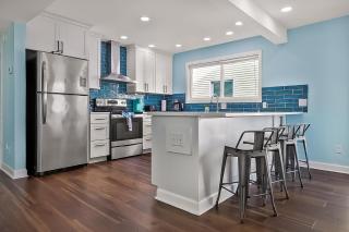 Twin Palms Beach House, Sleeps 26, Oceanfront with Direct Beach Access! - Myrtle Beach - 3