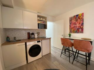 Cityscape Studio Apartment - 5