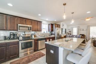 1 Mi to Colonial Beach Boardwalk Home with Fire Pit - 3