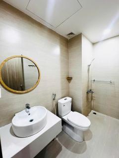 Hue Oi Homestay - Spacious 2-Bedroom Apartment with Balcony and Pool - 7