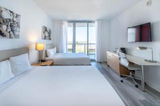 2B 2B Beachfront Pool Gym and Restaurant - 8