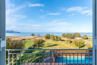 Beachfront Alkioni ground floor apartment with swimming pool - 7