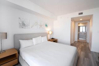 2B 2B Beachfront Pool Gym and Restaurant 2004 - 8