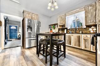 ᨒStylish Basecamp - Fire Pit - 2 Blocks to Downtownᨒ - 4
