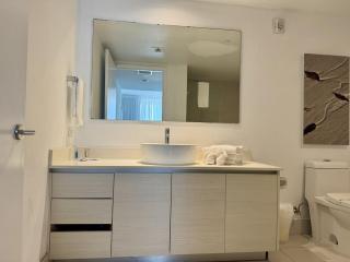 Hallandale Beach Apmt 1B 1B Beach & Pool Service - 8