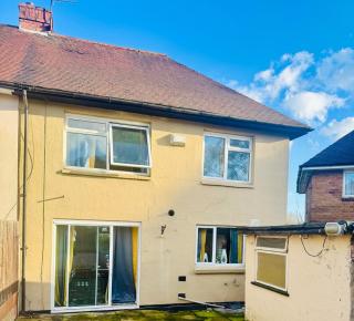 Birmingham 3 bedrooms- Sleeps 6- Free parking - 2