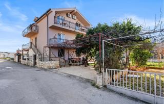 Nice Apartment In Grebastica - Grebaštica - 9