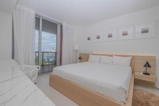 Perfect getaway beach pool and Aventura Mall 2209 - 0