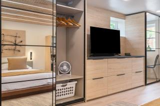 Lux Studio Oasis Hot Tub Cozy Heated Floors - 2