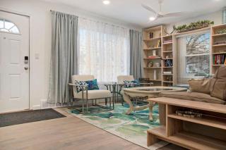 Adorable 2BR Hot Tub Close to Attractions - 1