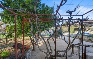 Gorgeous Apartment In Grebastica - Grebaštica - 2