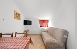 Gorgeous Apartment In Grebastica - Grebaštica - 8