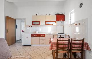 Gorgeous Apartment In Grebastica - Grebaštica - 7