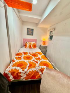 Tiny Private Room on the 1st Floor with Shared Bathroom 9 minutes to Seatac Airport - Seattle - 9